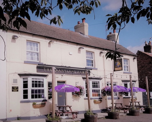 Franklands is a traditional community pub has it all; Pool, Darts, Jukebox, weekly Quiz, regular Disco Karaoke and Live Music plus a gorgeous surprise out back